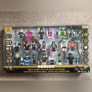 Roblox Celebrity Collection: Back in the Spotlight. figures accessories